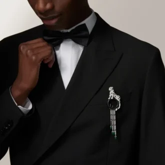 Brož Panthere De Cartier – bílé zlato, smaragdy, onyx, diamanty – Cartier