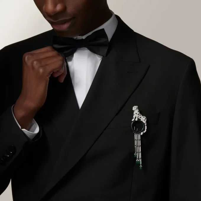 Brož Panthere De Cartier – bílé zlato, smaragdy, onyx, diamanty – Cartier