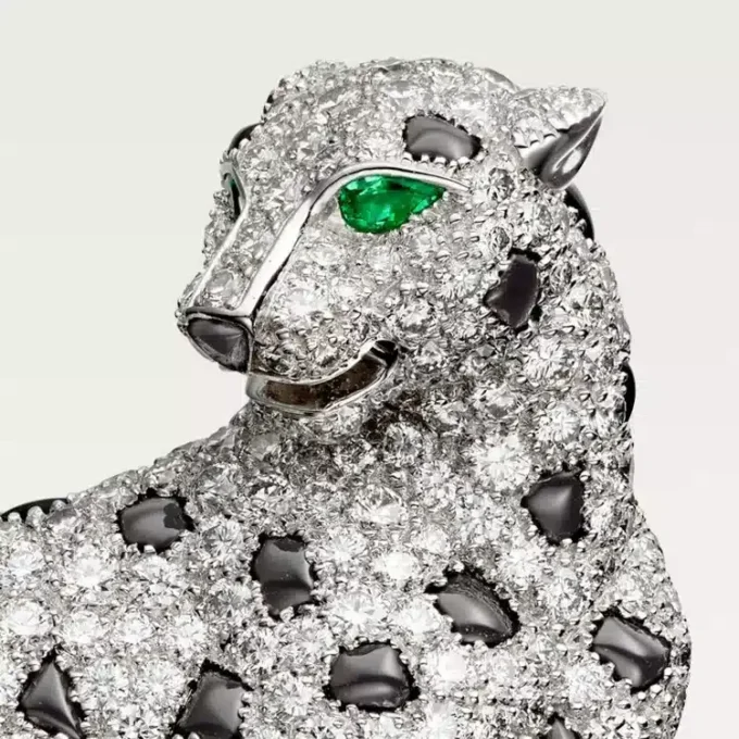 Brož Panthere De Cartier – bílé zlato, smaragdy, onyx, diamanty – Cartier