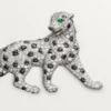 Brož Panthere De Cartier – bílé zlato, smaragdy, onyx, diamanty – Cartier