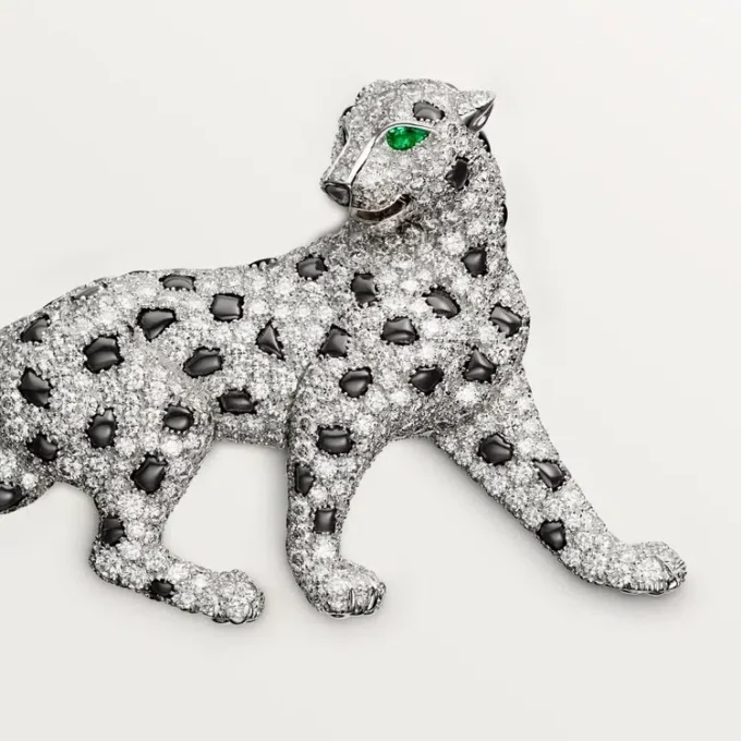 Brož Panthere De Cartier – bílé zlato, smaragdy, onyx, diamanty – Cartier