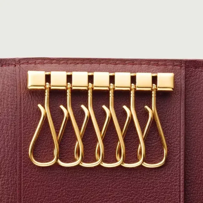 Klíčenka na 6 klíčů, Must De Cartier – vínová telecí kůže, zlaté provedení – Cartier
