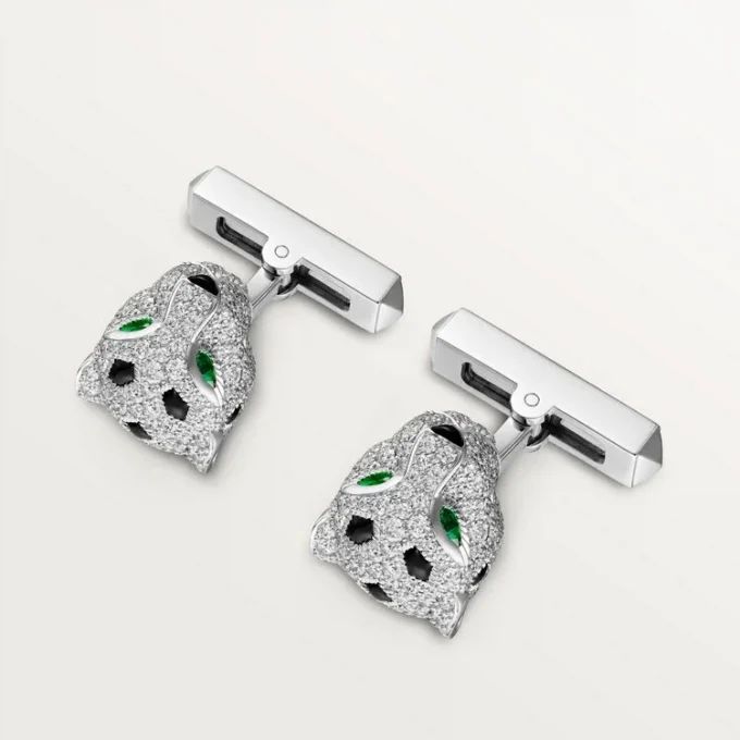 Manžetové knoflíčky Panthere De Cartier – rhodiované bílé zlato, diamanty, smaragdy, onyx – Cartier