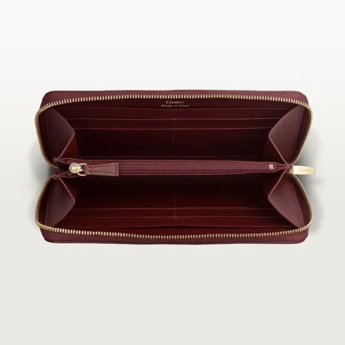 Mezinárodní peněženka na zip, Must De Cartier – vínová telecí kůže, zlaté provedení – Cartier