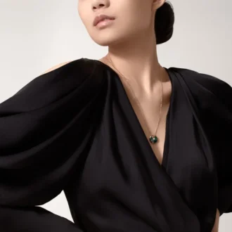 Náhrdelník Amulette De Cartier, malý model – růžové zlato, malachit, diamant – Cartier