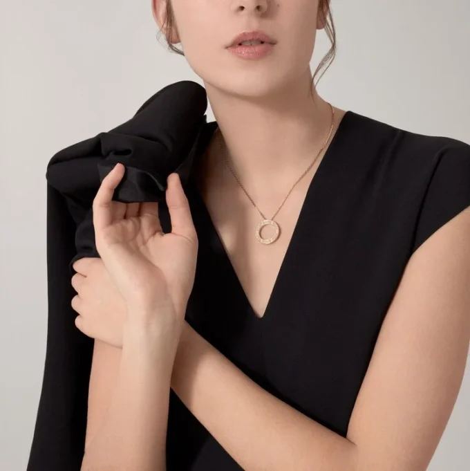 Náhrdelník Love, osázený diamanty – žluté zlato, diamanty – Cartier