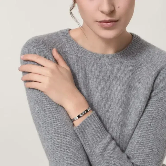 Náramek Love, klasický model, 10 diamantů