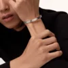 Náramek Love, klasický model, 10 diamantů