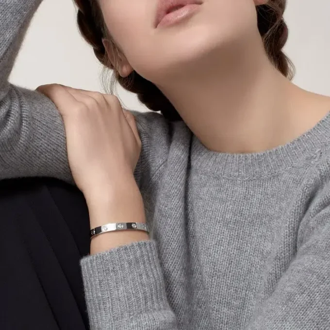 Náramek Love, klasický model, 10 diamantů