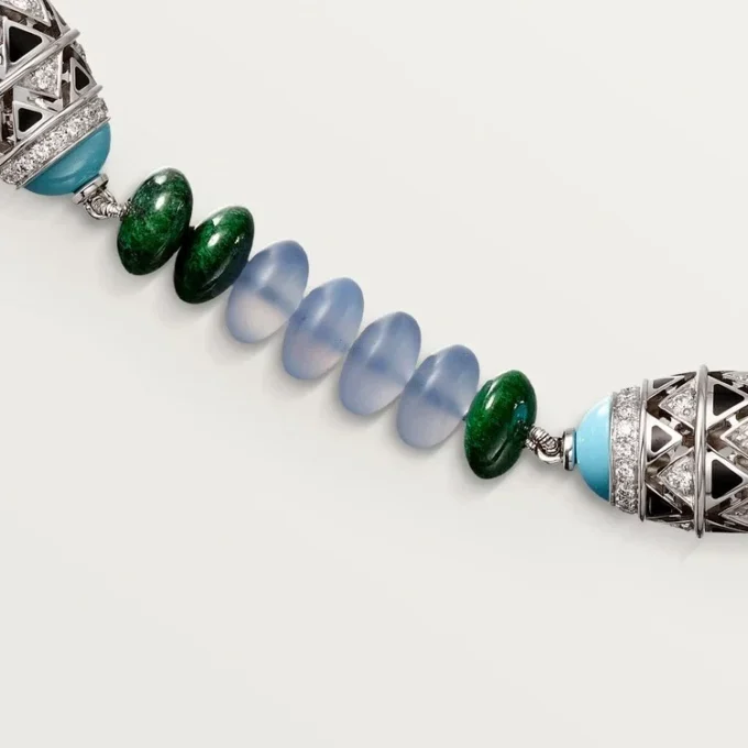 Šperkový náhrdelník – bílé zlato, chalcedon, skarn, tyrkys, černý lak, diamanty – Cartier