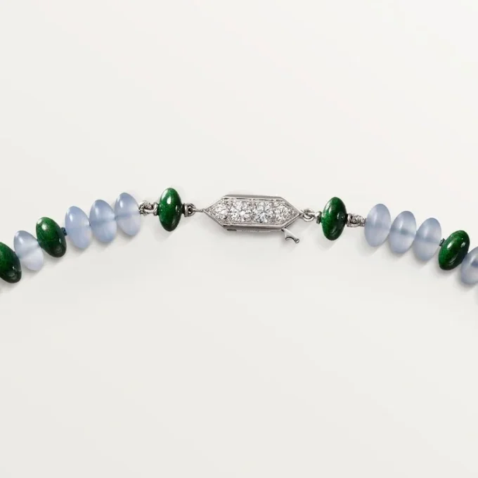Šperkový náhrdelník – bílé zlato, chalcedon, skarn, tyrkys, černý lak, diamanty – Cartier