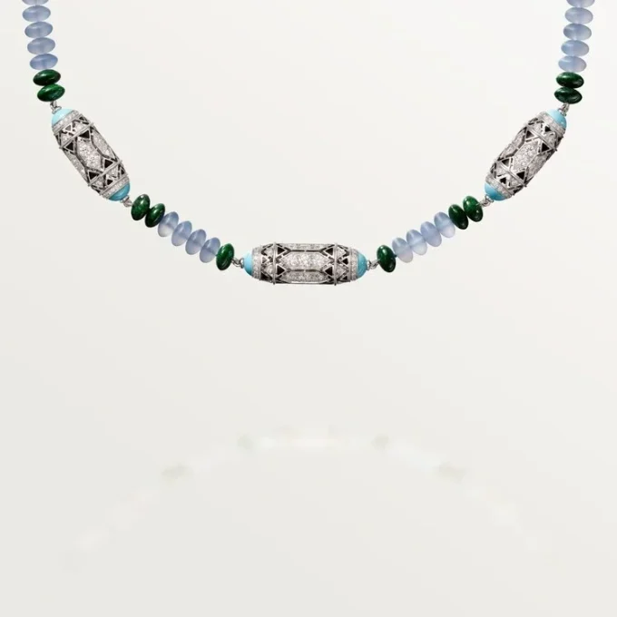Šperkový náhrdelník – bílé zlato, chalcedon, skarn, tyrkys, černý lak, diamanty – Cartier