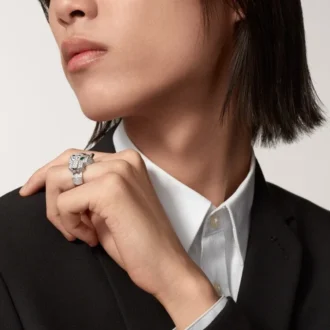 Prsten Panthere De Cartier – bílé zlato, diamanty, smaragdy, onyx – Cartier