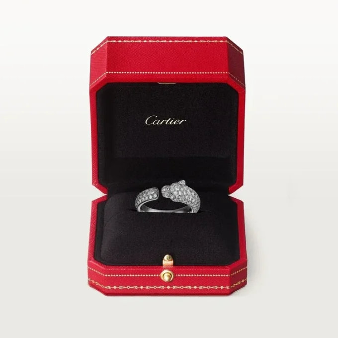 Prsten Panthere De Cartier – bílé zlato, smaragdy, onyx, diamanty – Cartier