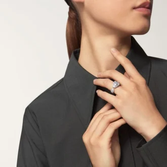 Prsten Panthere De Cartier, střední model, polopavé